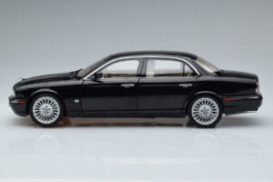 Jaguar XJ6 X350 Ebony Negru Almost Real 1:18 810501 Metal - imaginea 5 din 11