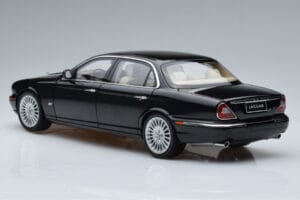 Jaguar XJ6 X350 Ebony Negru Almost Real 1:18 810501 Metal - imaginea 6 din 11