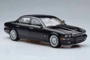 Jaguar XJ6 X350 Ebony Negru Almost Real 1:18 810501 Metal - imaginea 10 din 11