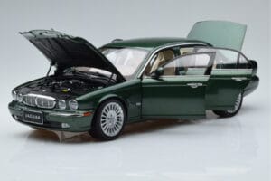 Jaguar XJ6 X350 Racing Verde Almost Real 1:18 810502 Metal - imaginea 2 din 13
