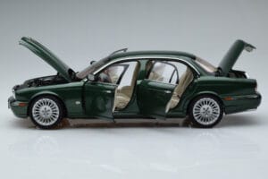 Jaguar XJ6 X350 Racing Verde Almost Real 1:18 810502 Metal - imaginea 4 din 13