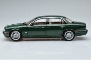 Jaguar XJ6 X350 Racing Verde Almost Real 1:18 810502 Metal - imaginea 5 din 13