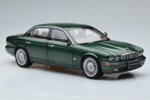 Jaguar XJ6 X350 Racing Verde Almost Real 1:18 810502 Metal - imaginea 6 din 13