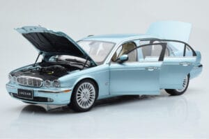 Jaguar XJ6 X350 Seafrost Albastru Deschis Almost Real 1:18 810503 Metal - imaginea 2 din 11