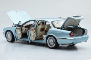 Jaguar XJ6 X350 Seafrost Albastru Deschis Almost Real 1:18 810503 Metal - imaginea 3 din 11
