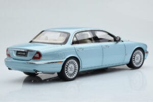 Jaguar XJ6 X350 Seafrost Albastru Deschis Almost Real 1:18 810503 Metal - imaginea 4 din 11
