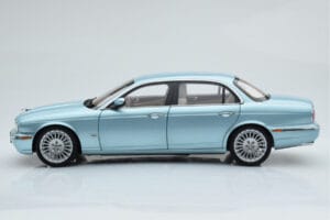 Jaguar XJ6 X350 Seafrost Albastru Deschis Almost Real 1:18 810503 Metal - imaginea 6 din 11
