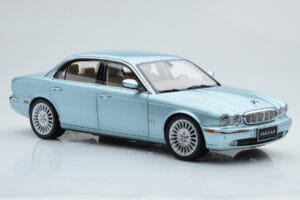 Jaguar XJ6 X350 Seafrost Albastru Deschis Almost Real 1:18 810503 Metal - imaginea 7 din 11