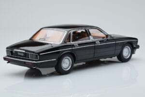 Jaguar XJ6 XJ40 Ebony Negru Almost Real 1:18 810543 Metal - imaginea 3 din 11