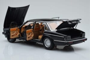 Jaguar XJ6 XJ40 Ebony Negru Almost Real 1:18 810543 Metal - imaginea 5 din 11