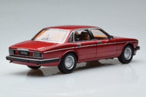 Jaguar XJ6 XJ40 Flamenco Roșu Almost Real 1:18 810541 Metal - imaginea 3 din 11