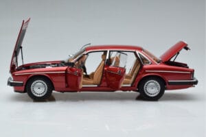 Jaguar XJ6 XJ40 Flamenco Roșu Almost Real 1:18 810541 Metal - imaginea 4 din 11