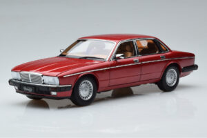 Jaguar XJ6 XJ40 Flamenco Roșu Almost Real 1:18