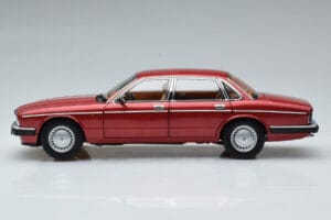 Jaguar XJ6 XJ40 Flamenco Roșu Almost Real 1:18 810541 Metal - imaginea 5 din 11