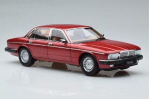 Jaguar XJ6 XJ40 Flamenco Roșu Almost Real 1:18 810541 Metal - imaginea 6 din 11