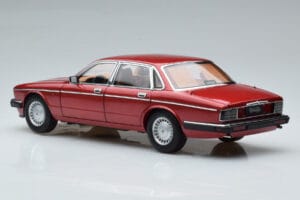 Jaguar XJ6 XJ40 Flamenco Roșu Almost Real 1:18 810541 Metal - imaginea 7 din 11