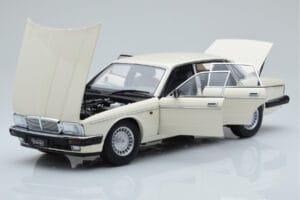 Jaguar XJ6 XJ40 Glacier Alb Almost Real 1:18 810542 Metal - imaginea 2 din 11