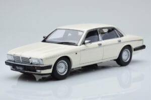 Jaguar XJ6 XJ40 Glacier Alb Almost Real 1:18