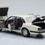 Jaguar XJ6 XJ40 Glacier Alb Almost Real 1:18 - image 5 of 11