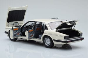 Jaguar XJ6 XJ40 Glacier Alb Almost Real 1:18 810542 Metal - imaginea 5 din 11