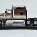 Kenworth W900 Maro IXO 1:43 - image 2 of 4