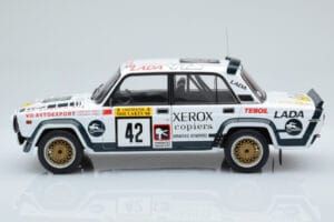 Lada 2105 VFTS #42 S. Brundza Rally 1000 Lakes 1984 IXO 1:18 18RMC146 Metal - imaginea 3 din 6