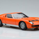 Lamborghini Miura SV Portocaliu AUTOart 1:18 - image 6 of 8