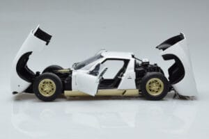 Lamborghini Miura SV Alb AUTOart 1:18 74544 Metal - imaginea 4 din 8