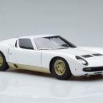 Lamborghini Miura SV Alb AUTOart 1:18 - image 6 of 8