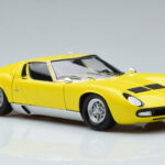 Lamborghini Miura SV Galben Kyosho 1:18 - image 6 of 11