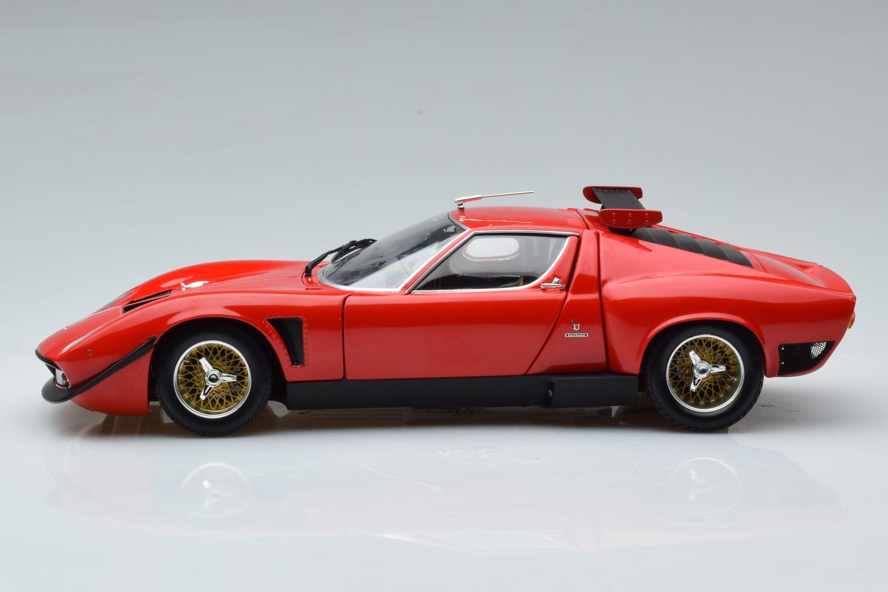 Lamborghini Miura SVR Roșu Kyosho 1:18 08319RBK Metal - imaginea 5 din 9