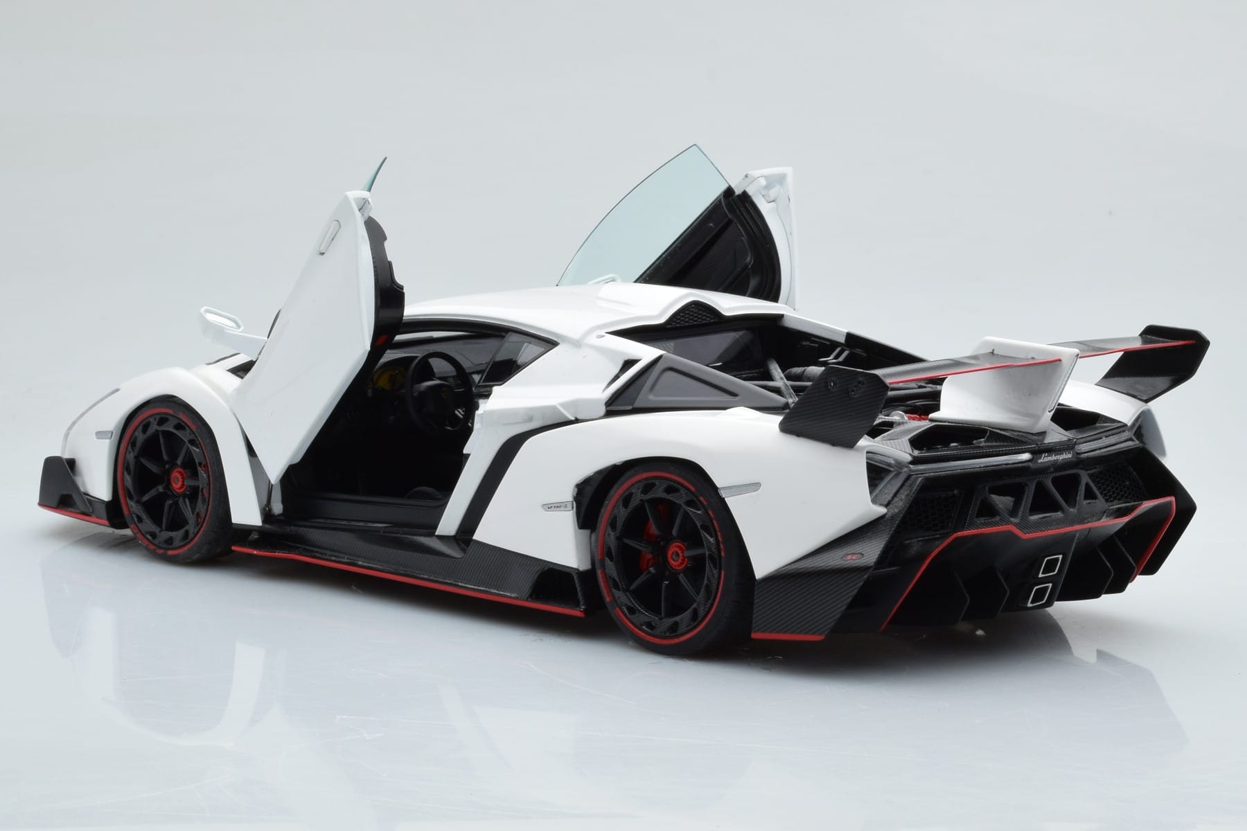 Lamborghini Veneno Alb AUTOart 1:18 74507 Metal - imaginea 3 din 8