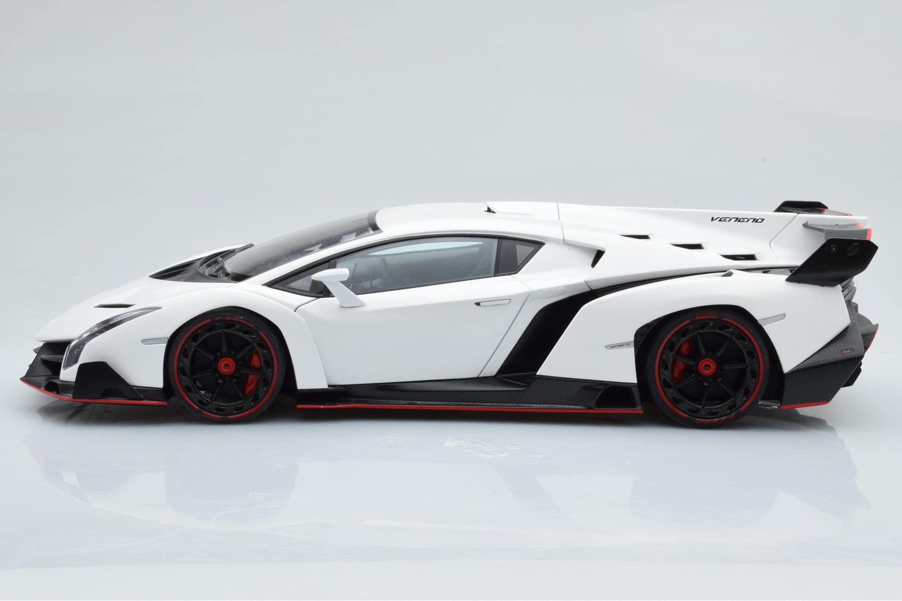 Lamborghini Veneno Alb AUTOart 1:18 74507 Metal - imaginea 5 din 8