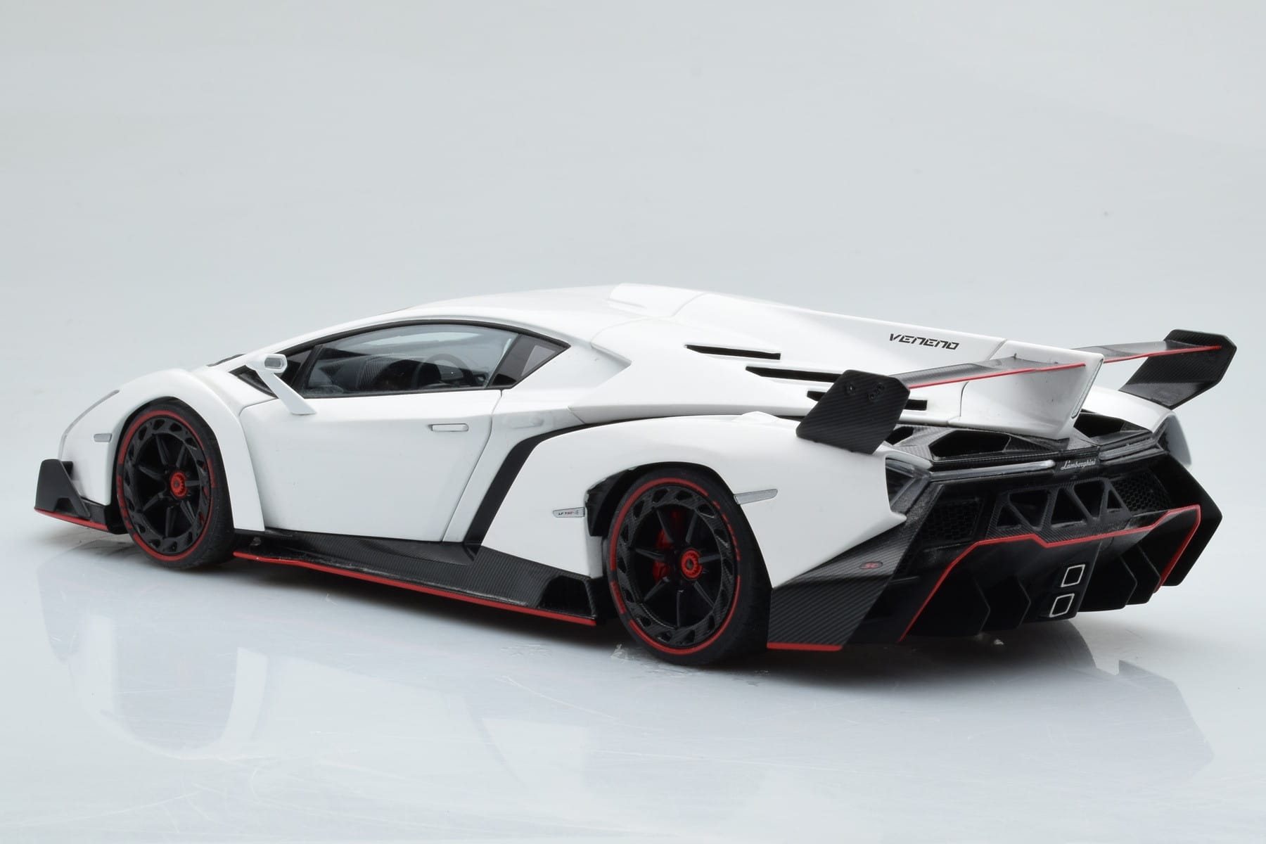 Lamborghini Veneno Alb AUTOart 1:18 74507 Metal - imaginea 7 din 8