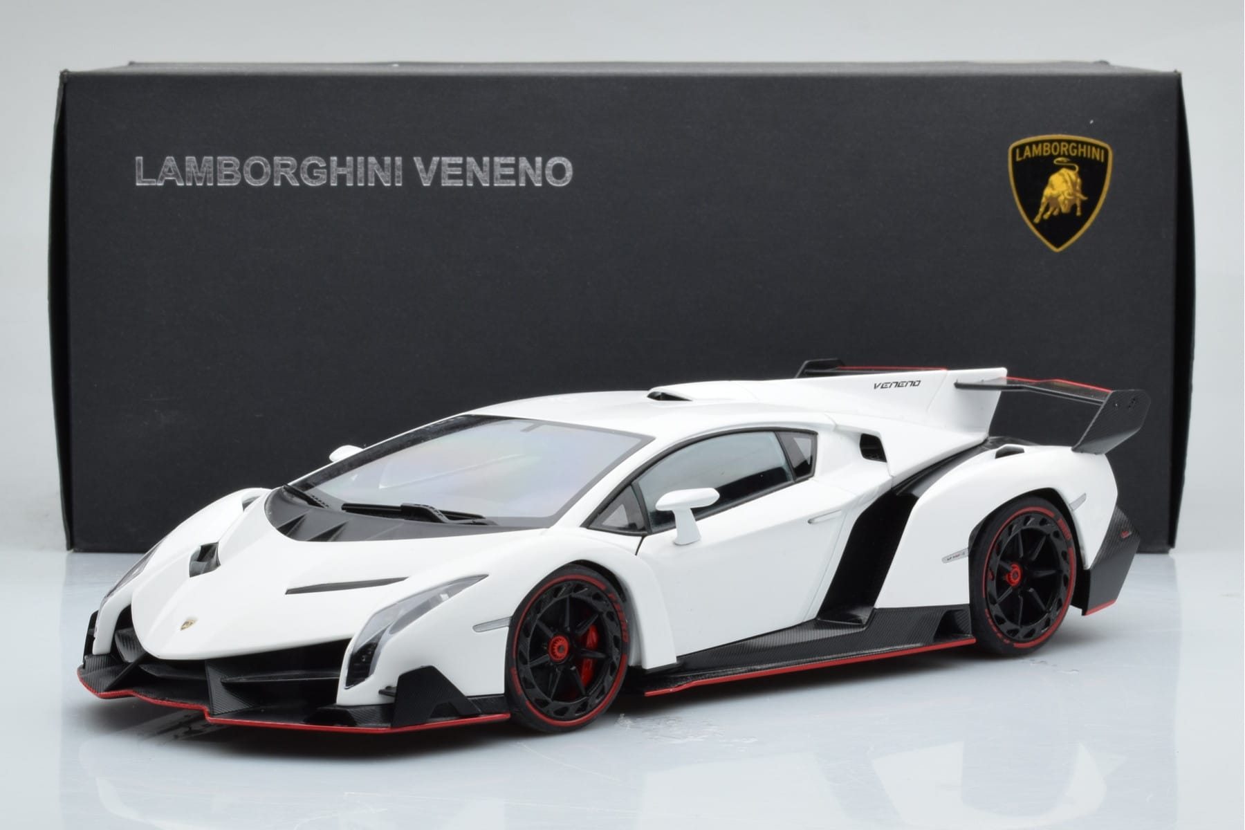 Lamborghini Veneno Alb AUTOart 1:18 74507 Metal - imaginea 8 din 8