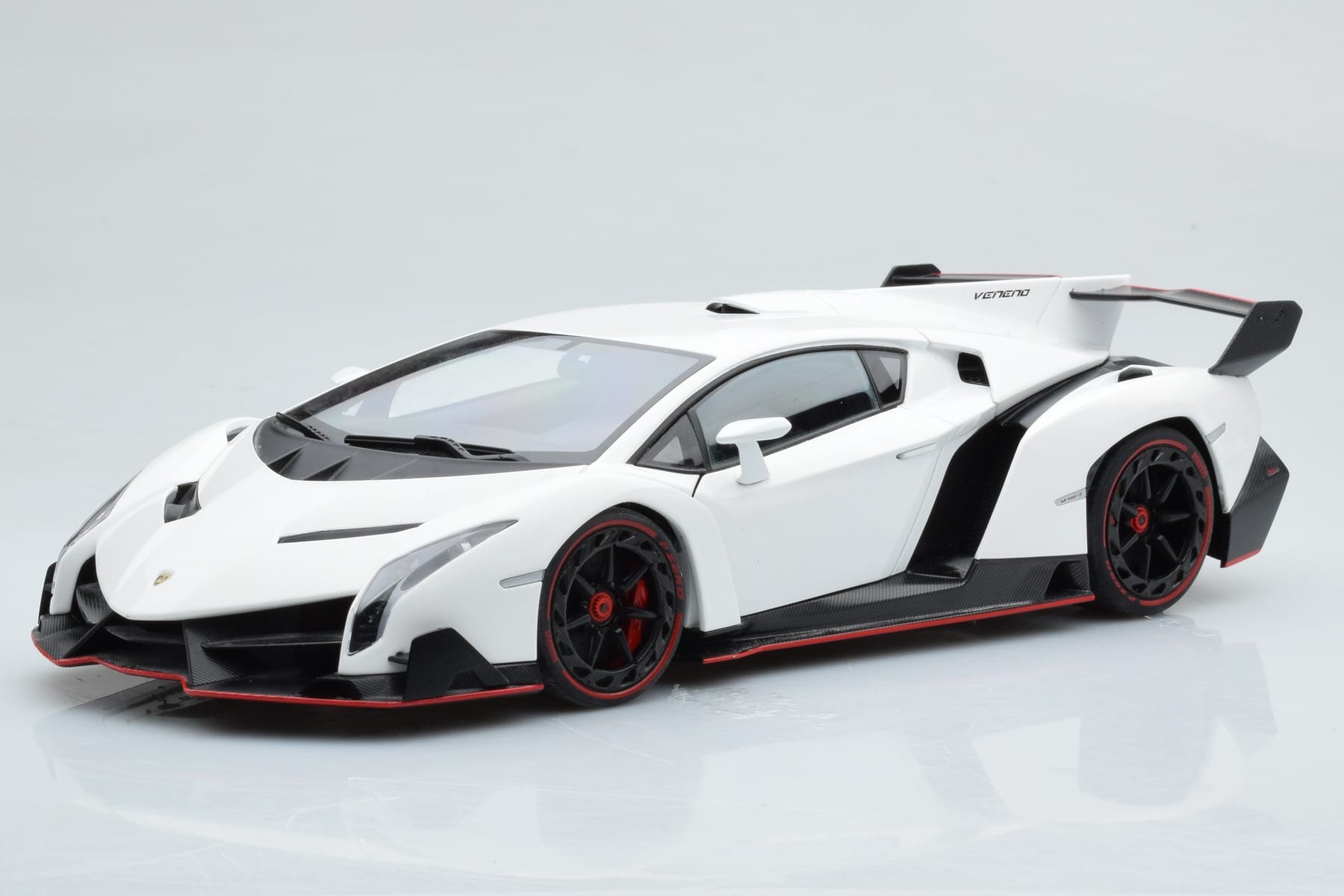 Lamborghini Veneno Alb AUTOart 1:18 74507 Metal