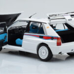 Lancia Delta HF Integrale 6 Alb Kyosho 1:18 - image 3 of 8