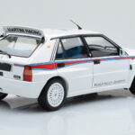Lancia Delta HF Integrale 6 Alb Kyosho 1:18 - image 4 of 8