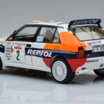 Lancia Delta HF Integrale Evoluzione #2 C. Sainz / L. Moya Tour de Corse 1993 Kyosho 1:18 - image 6 of 9