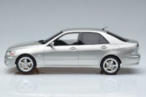 Lexus IS200 XE10 Argintiu Otto 1:18 OT991 Rășină - imaginea 3 din 6