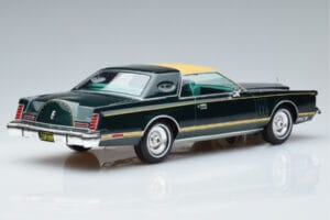Lincoln Continental Mark V Verde Închis MCG 1:18 MCG18404 Metal - imaginea 2 din 6