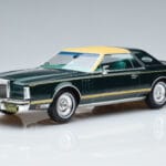 Lincoln Continental Mark V Verde Închis MCG 1:18 MCG18404 Metal