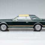 Lincoln Continental Mark V Verde Închis MCG 1:18 MCG18404 Metal - image 3 of 6