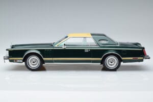 Lincoln Continental Mark V Verde Închis MCG 1:18 MCG18404 Metal - imaginea 3 din 6