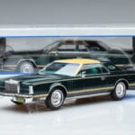 Lincoln Continental Mark V Verde Închis MCG 1:18 MCG18404 Metal - image 6 of 6