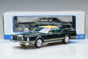 Lincoln Continental Mark V Verde Închis MCG 1:18 MCG18404 Metal - imaginea 6 din 6