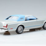 Lincoln Continental Mark V Argintiu MCG 1:18 - image 2 of 6