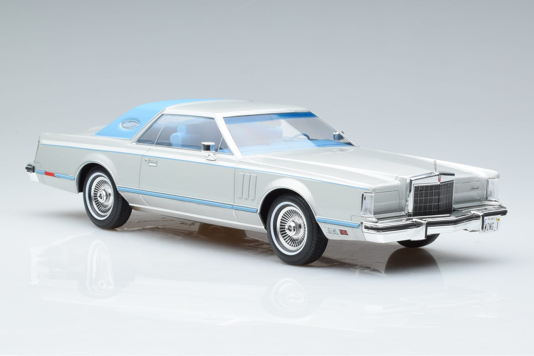 Lincoln Continental Mark V Argintiu MCG 1:18 MCG18403 Metal - imaginea 4 din 6