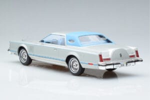 Lincoln Continental Mark V Argintiu MCG 1:18 MCG18403 Metal - imaginea 5 din 6