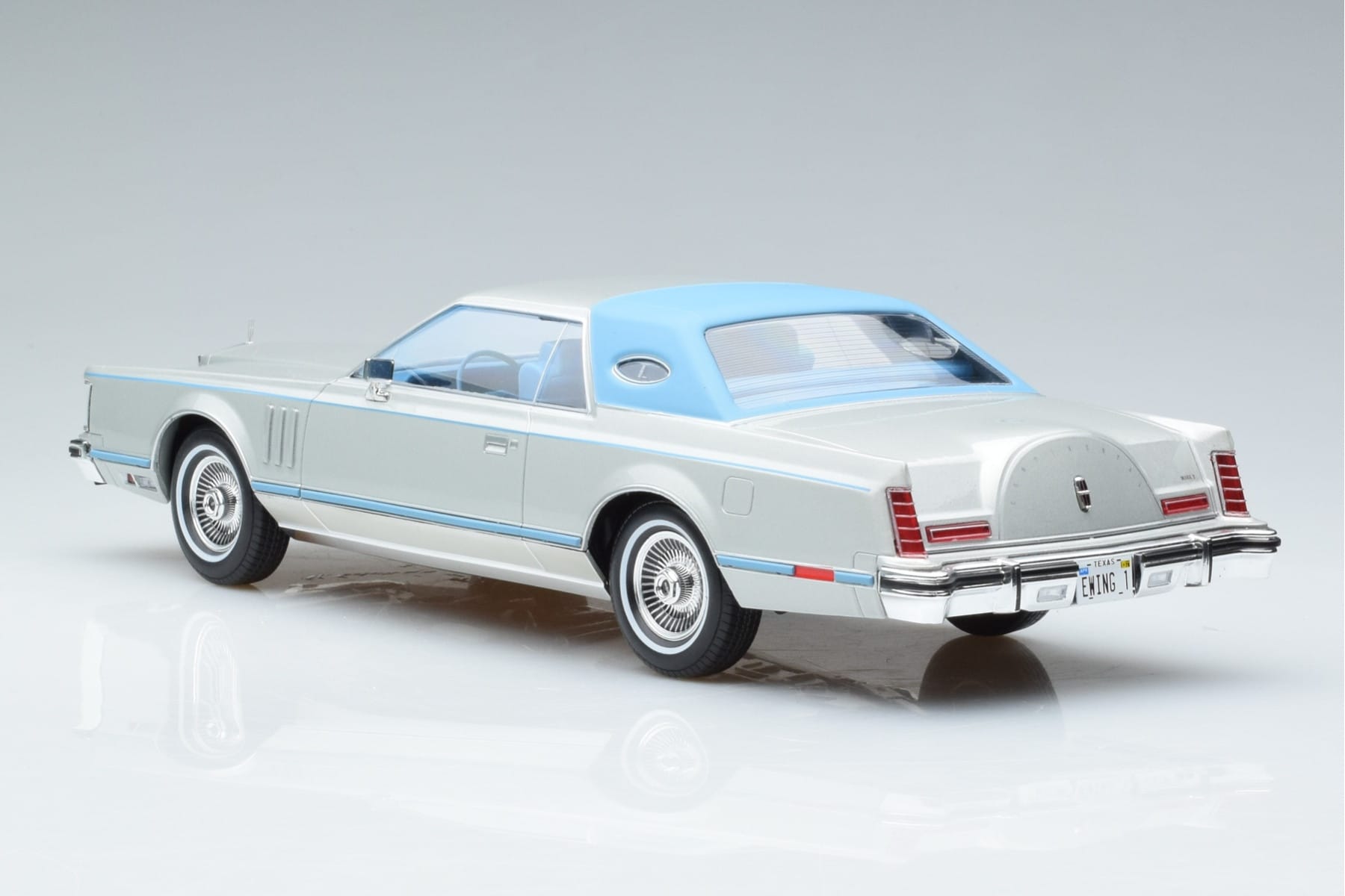 Lincoln Continental Mark V Argintiu MCG 1:18 MCG18403 Metal - imaginea 5 din 6